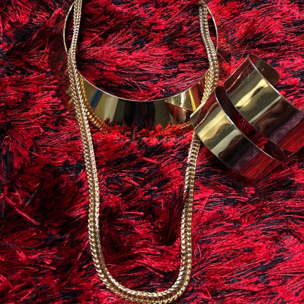 Necklace and bracelet set